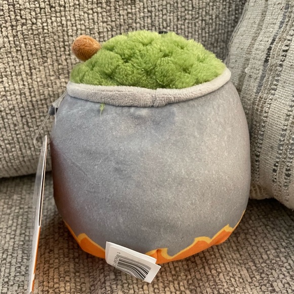 Johanna the Witches Brew Cauldron 4.5” Halloween Squishmallow Plushie NWT - Picture 3 of 5